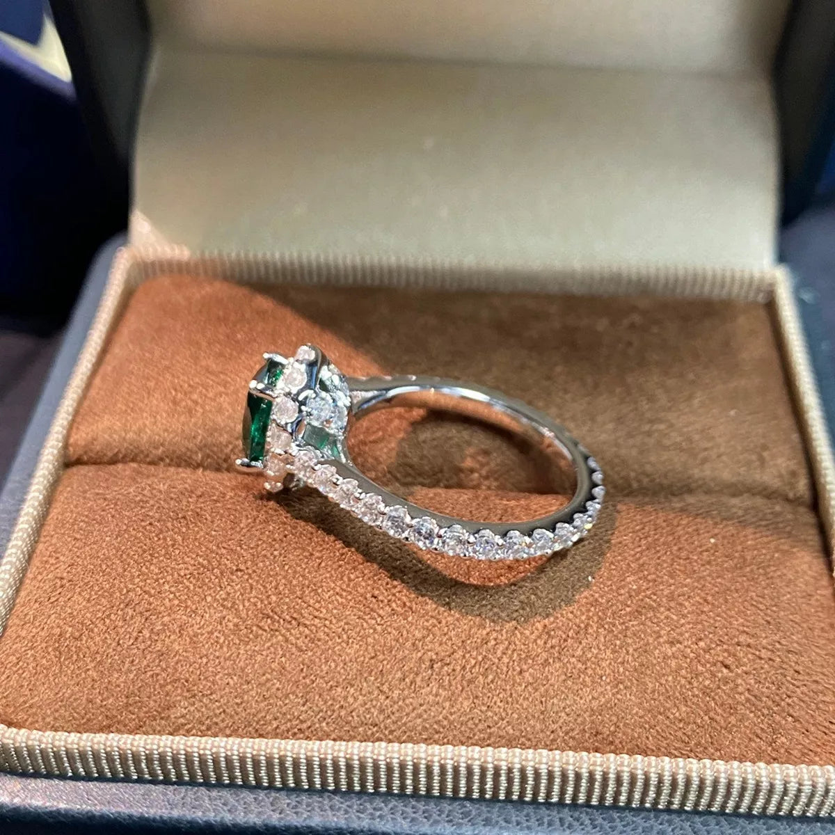 Trendsi 925 sterling Silver Oval Cut Synthetic Emerald Ring -