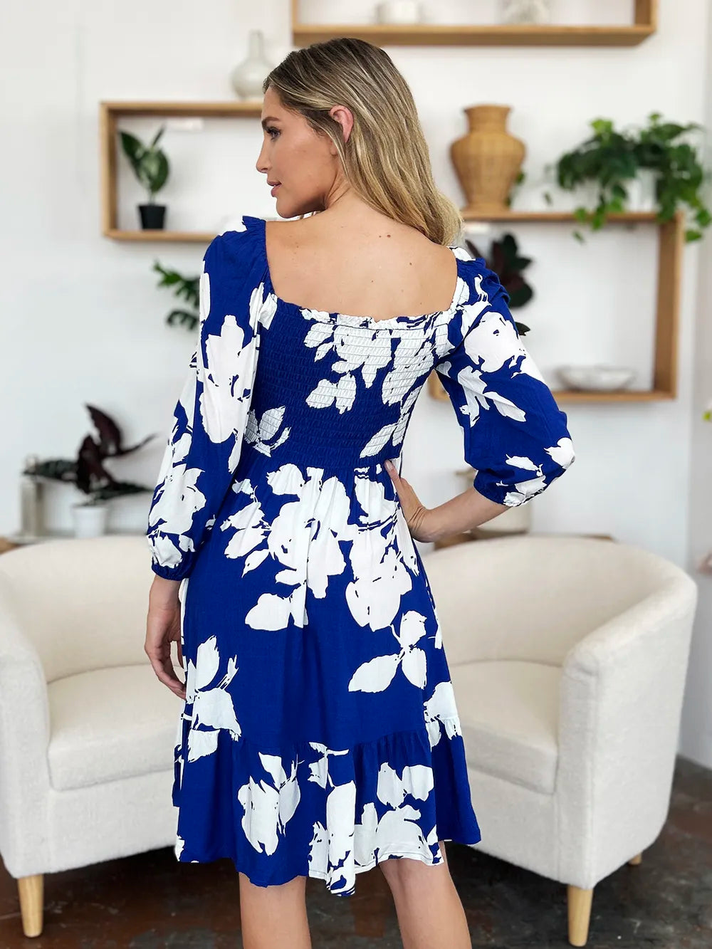 Women's apparel – product view 23