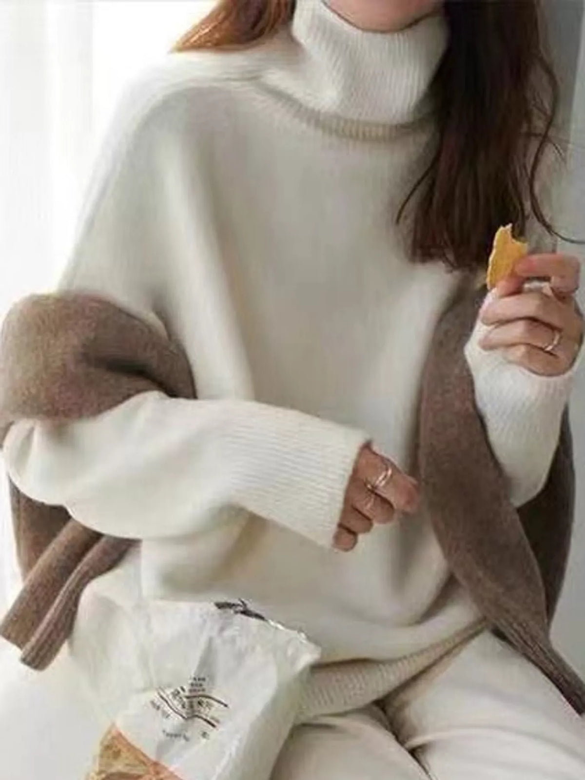 Turtleneck sweater, white front