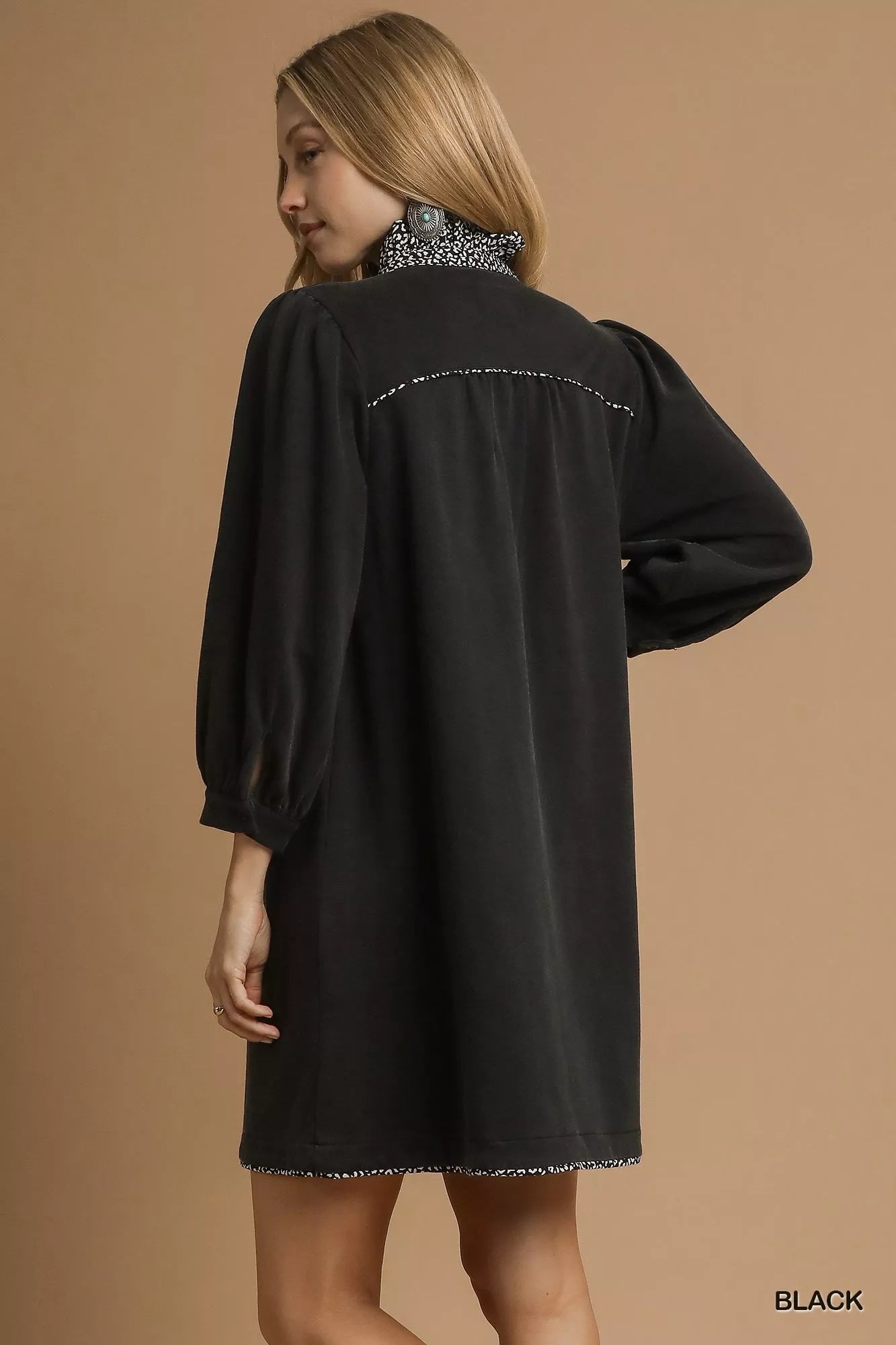 Women's apparel – product view 3