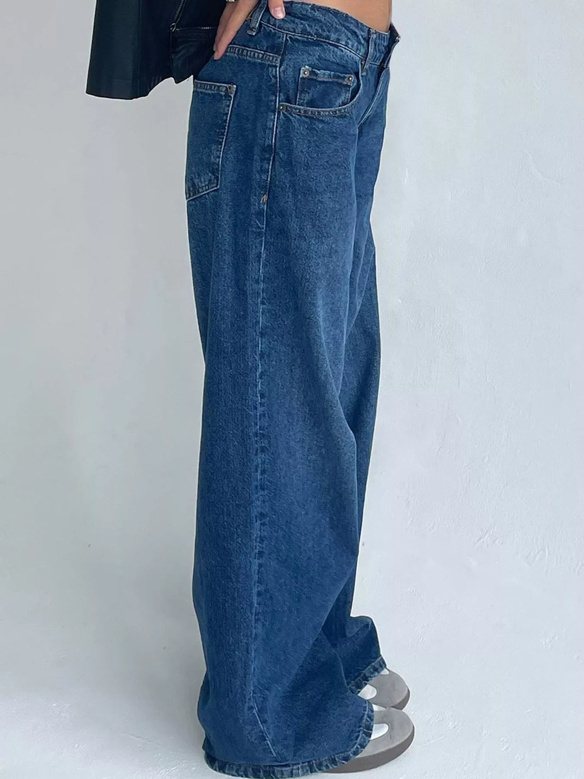 Wide-Leg Vintage Wash Jeans in blue, side view