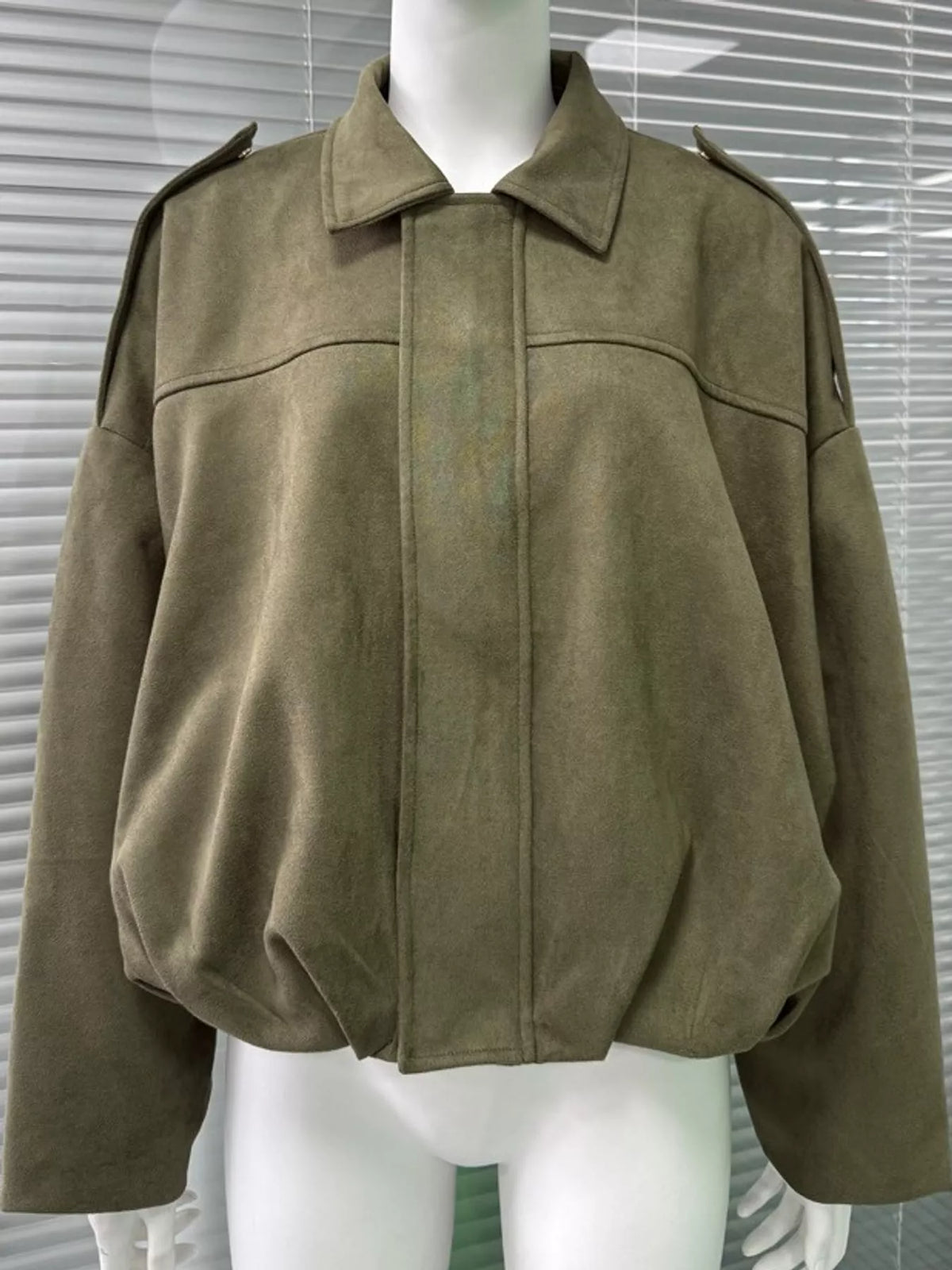 Cropped zip jacket, olive mannequin front