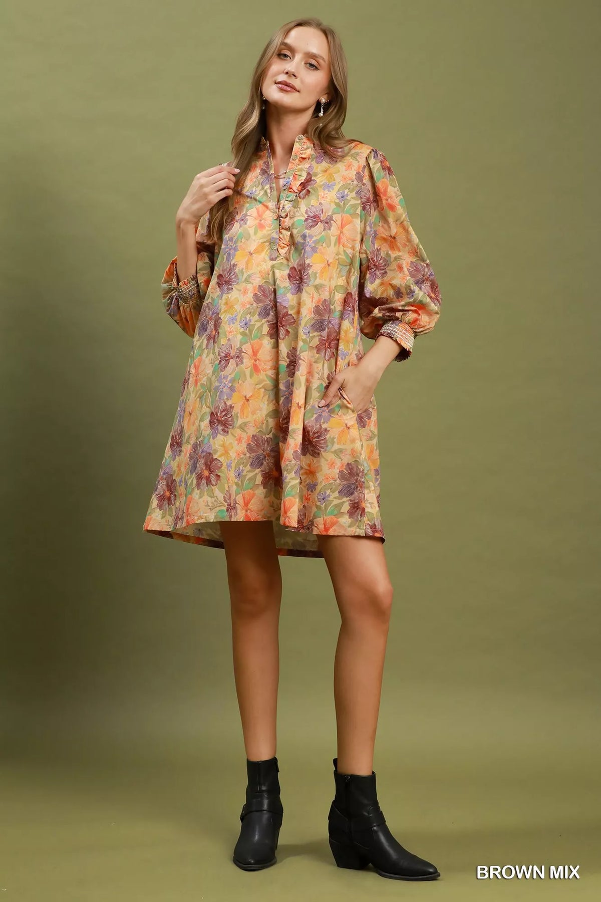 Women's apparel – product view 4