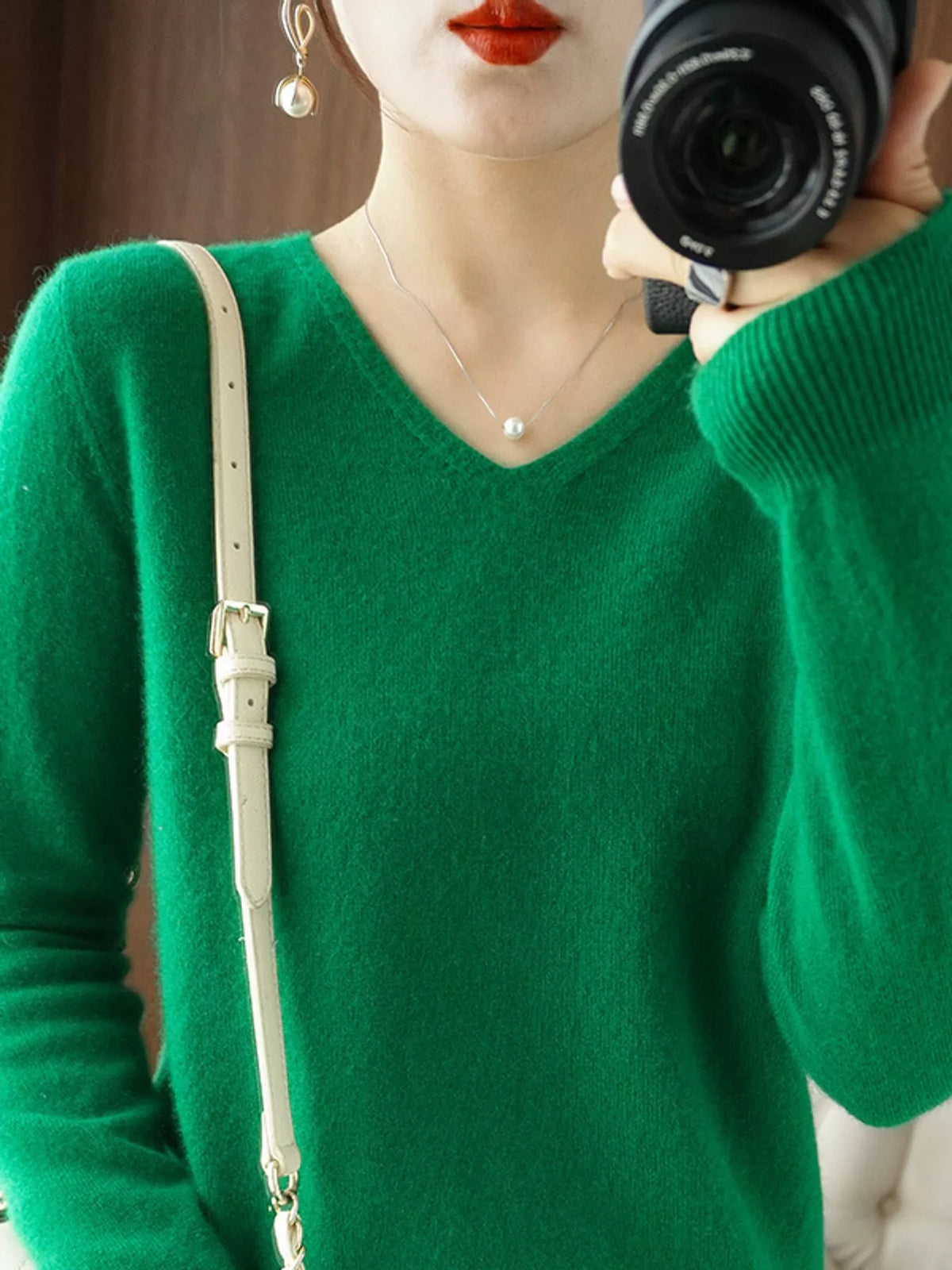 Green v-neck long sleeve knit top