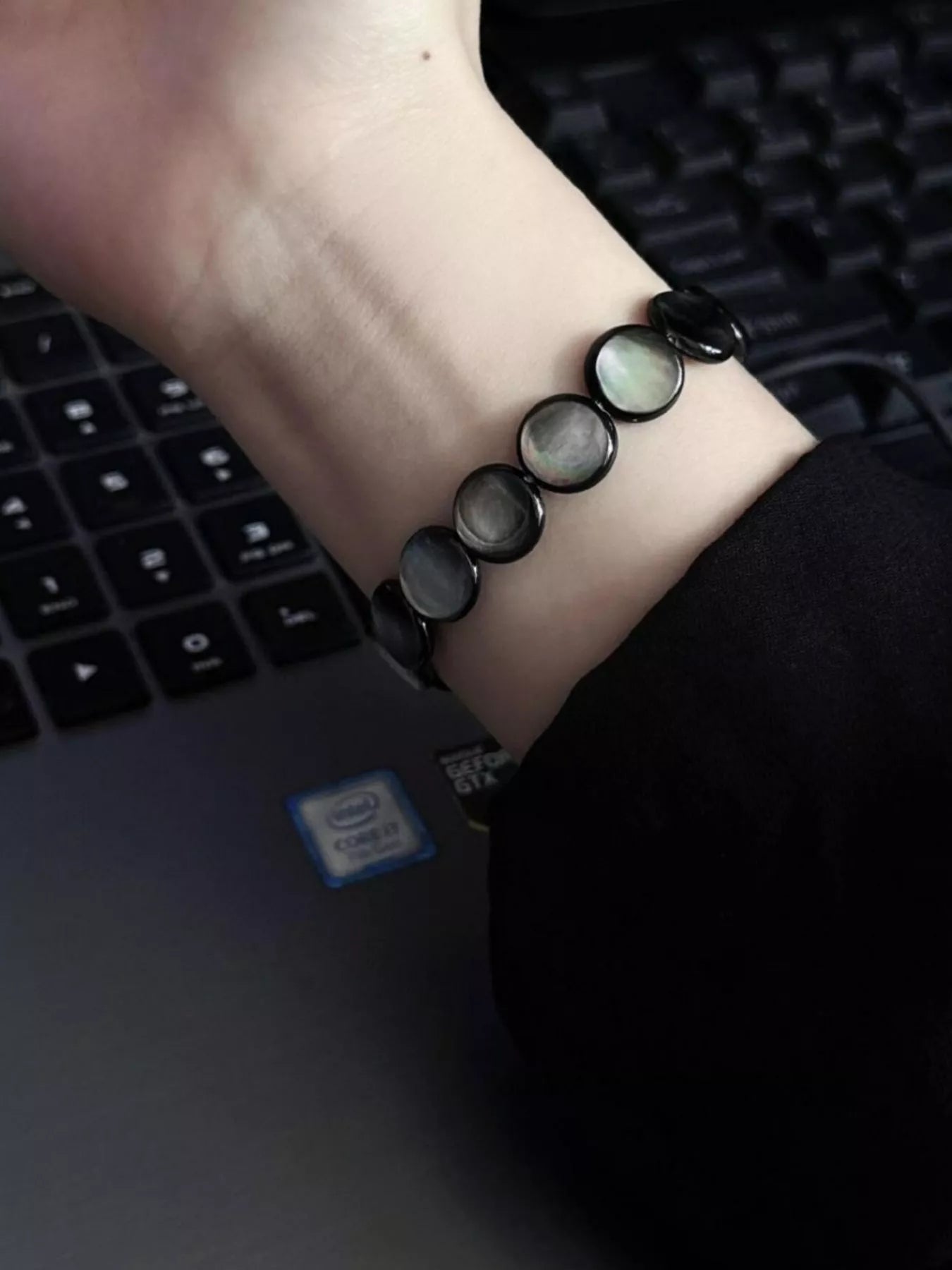 Women's Black Round Shell Bead Elastic Bracelet Mother of Pearl