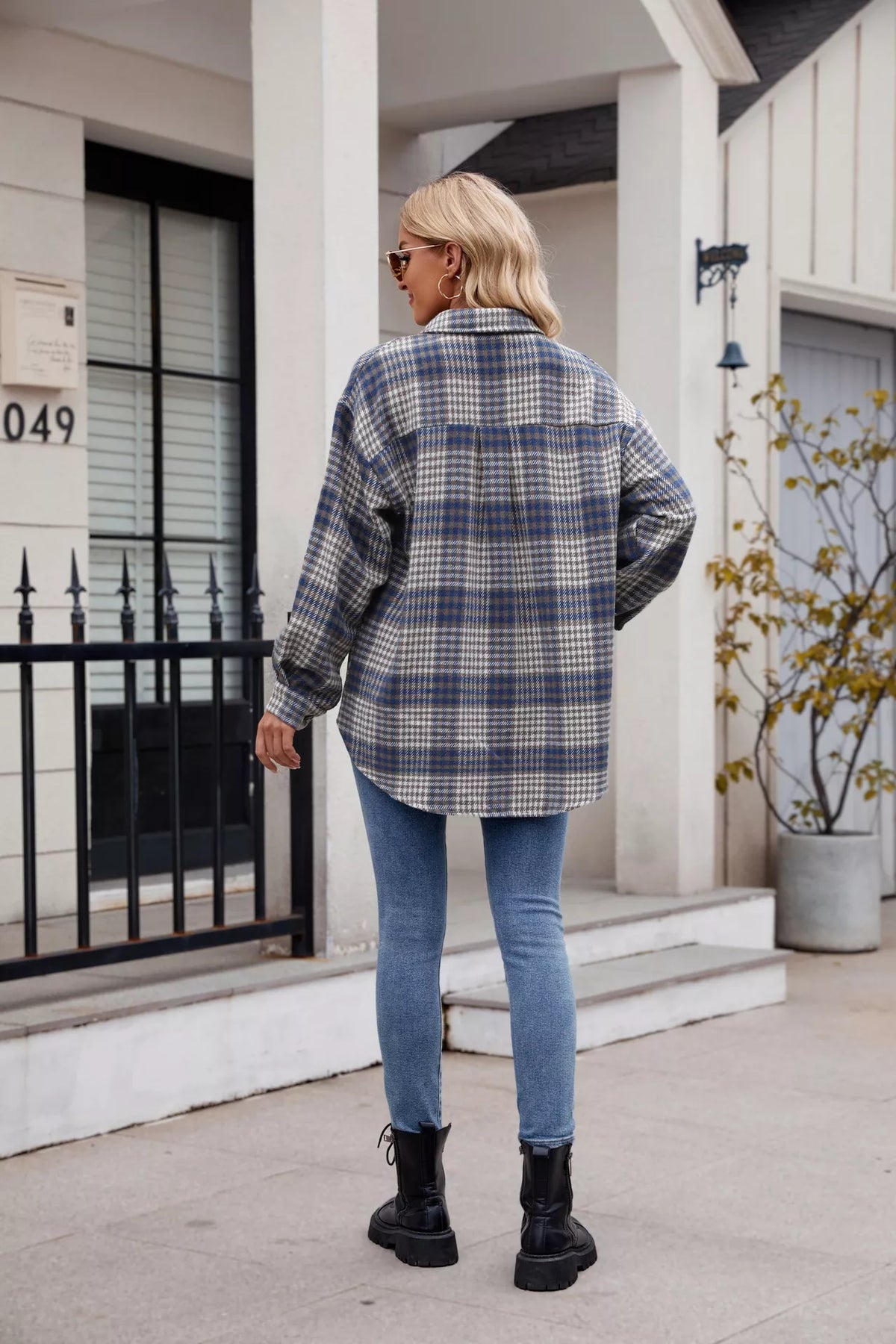 Women's apparel – product view 16