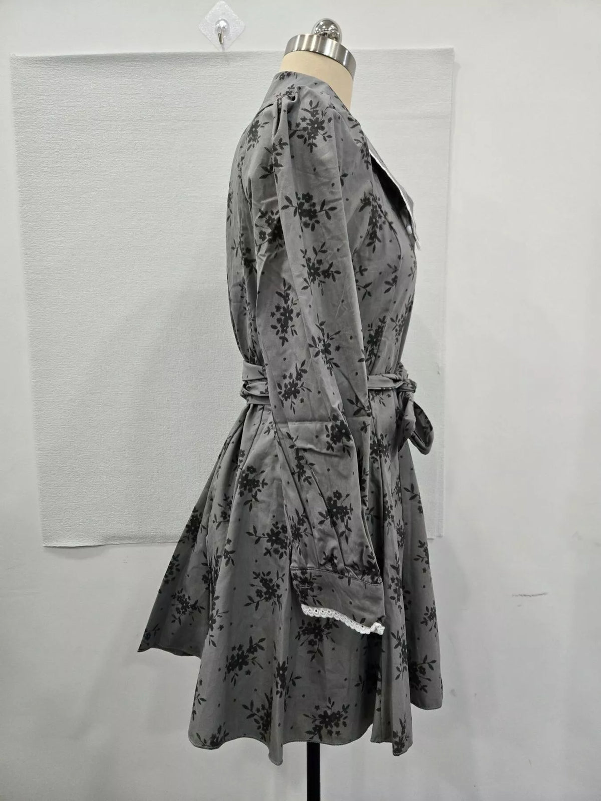 Dark Gray Floral Puff-Sleeve Button-Front Midi Dress side view