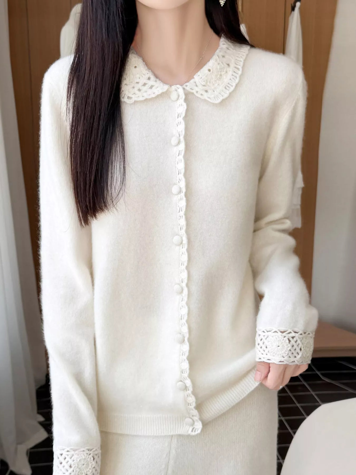 Lace-collar cardigan, white front