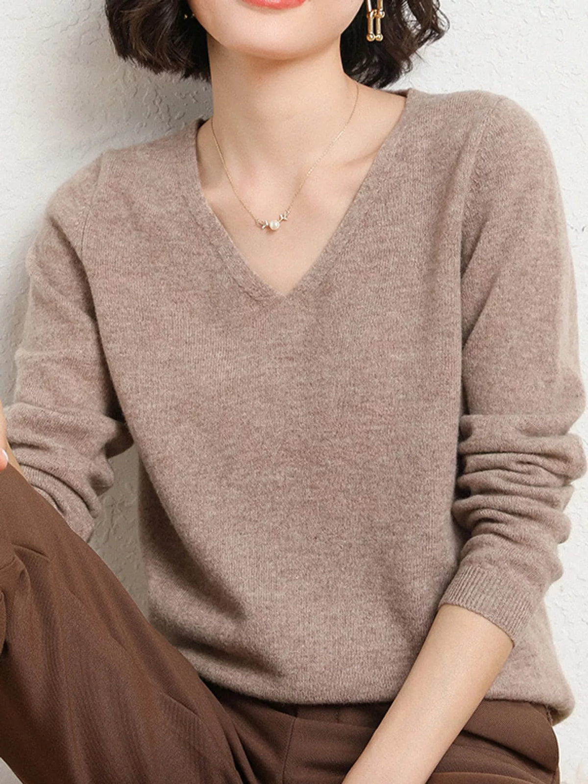 Elegant Camel v-neck long sleeve knit top