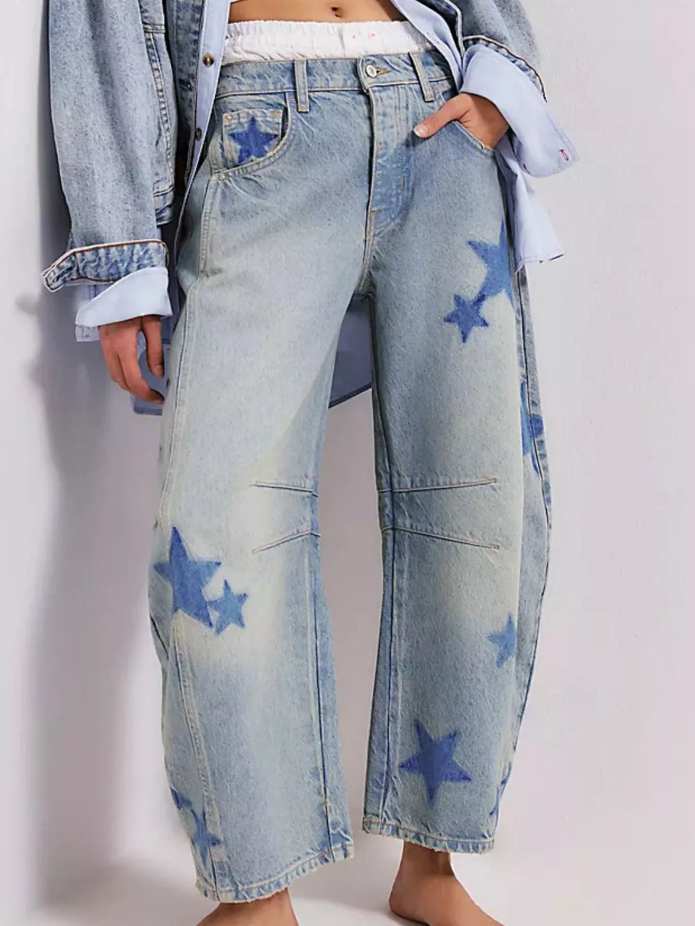 Women's mid-rise wide-leg jeans
