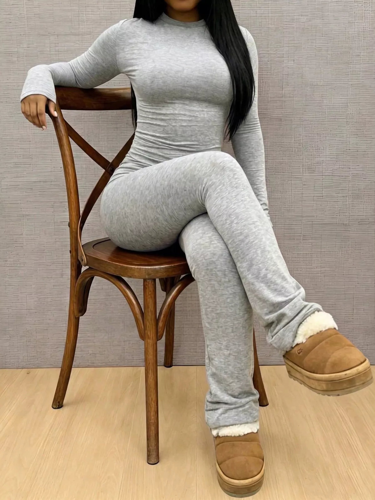 Gray slim-fit long sleeve crop top and leggings lounge set