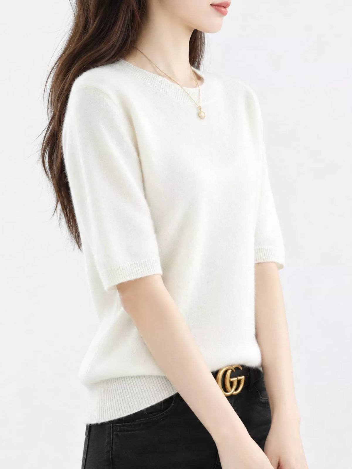 White round neck short-sleeve sweater