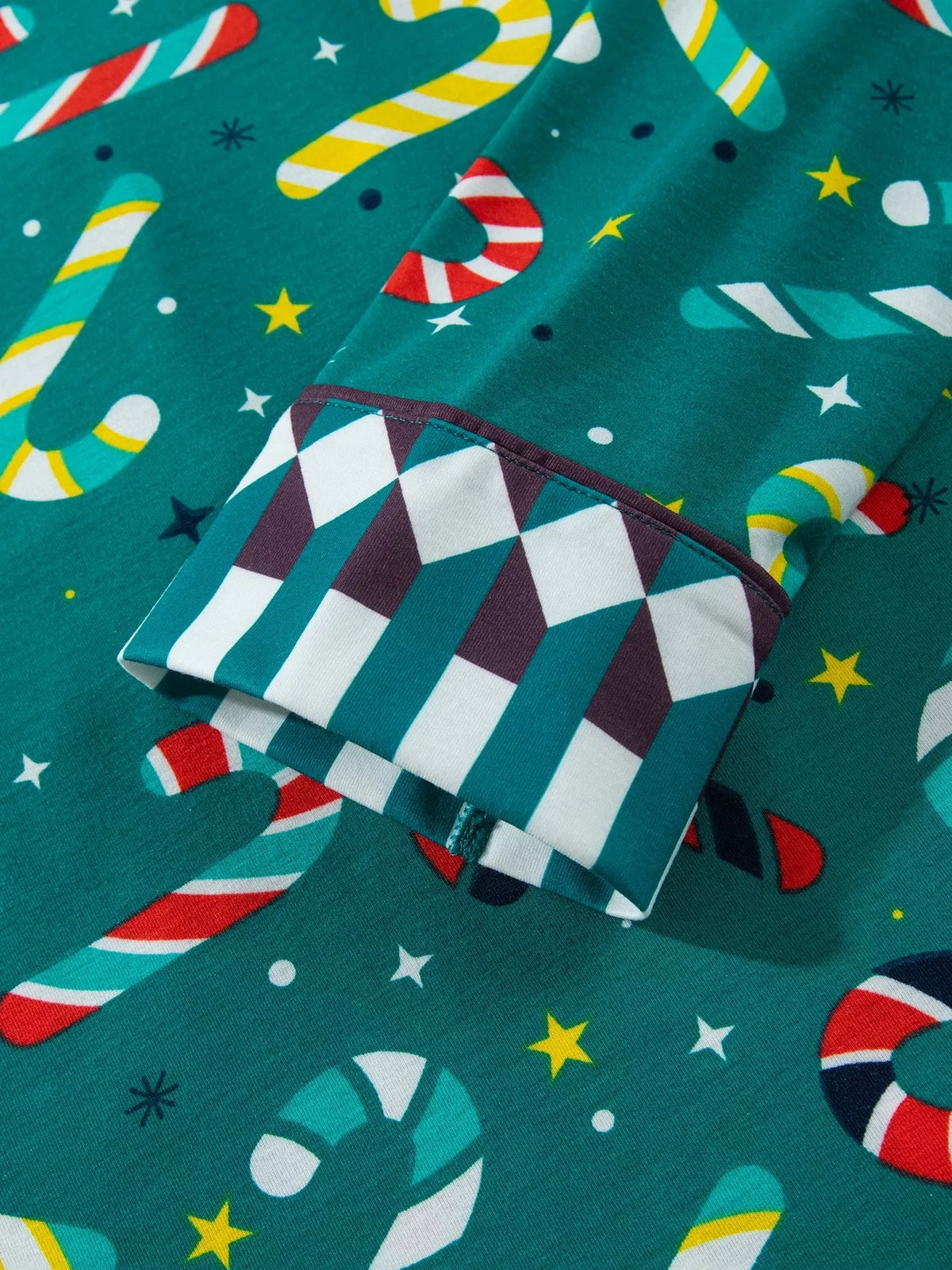 Candy-cane lounge set, geometric cuff detail