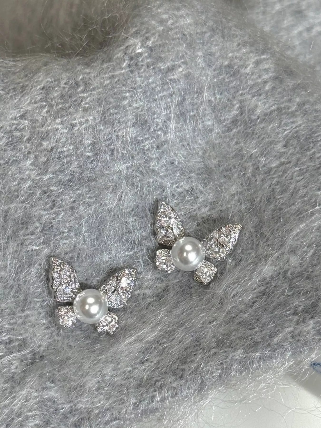 Trendsi Butterfly Pearl Stud Earrings -