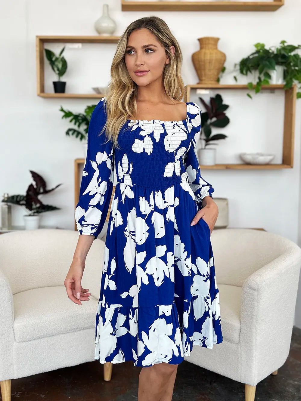 Women's apparel – product view 16