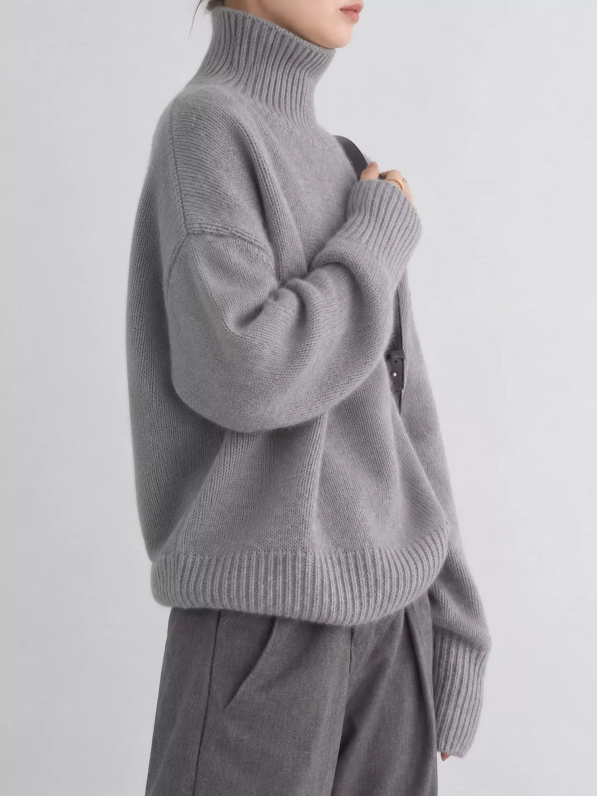 Turtleneck sweater, gray side