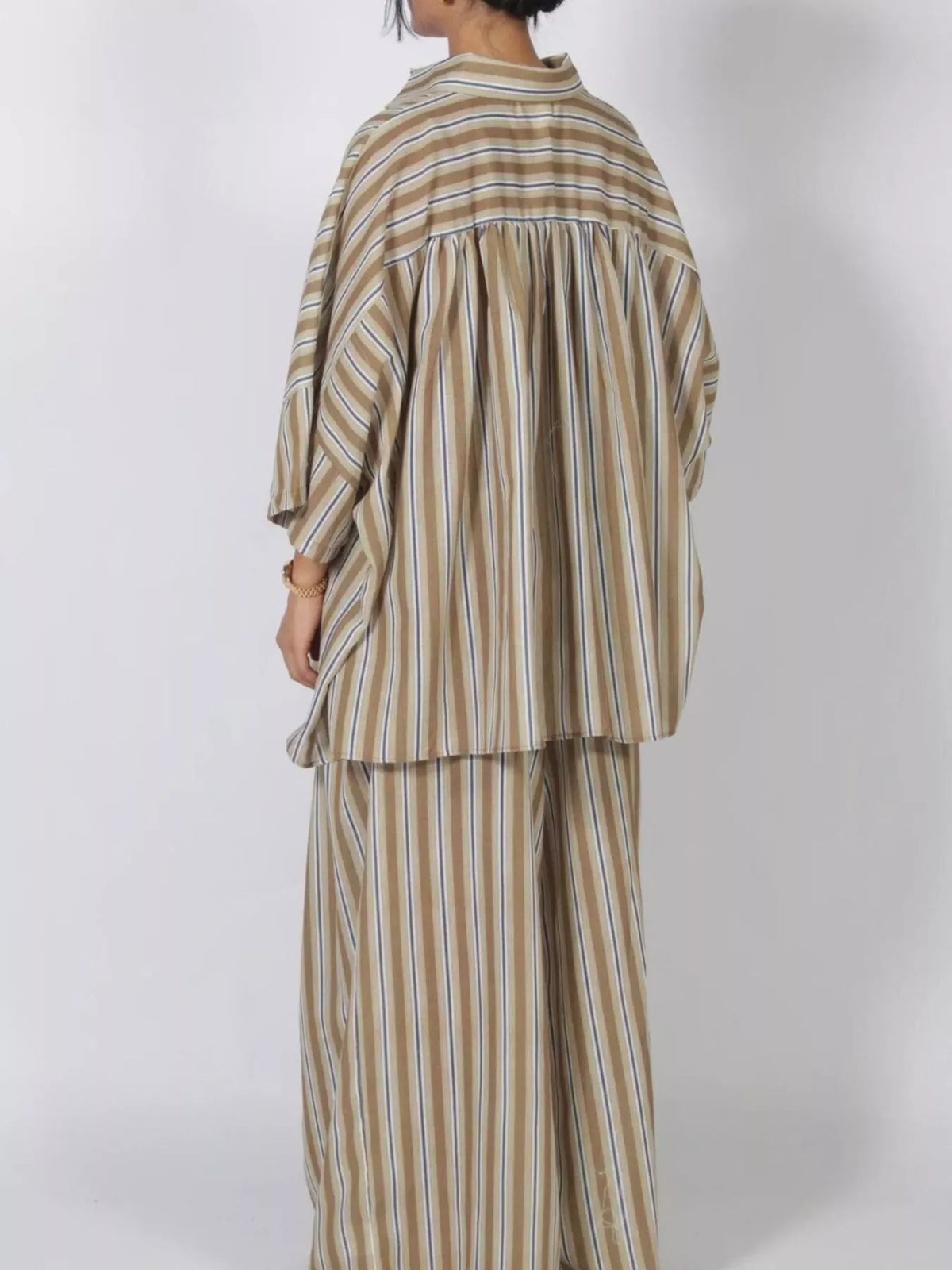 Collared 3/4 sleeve outfit set, back view