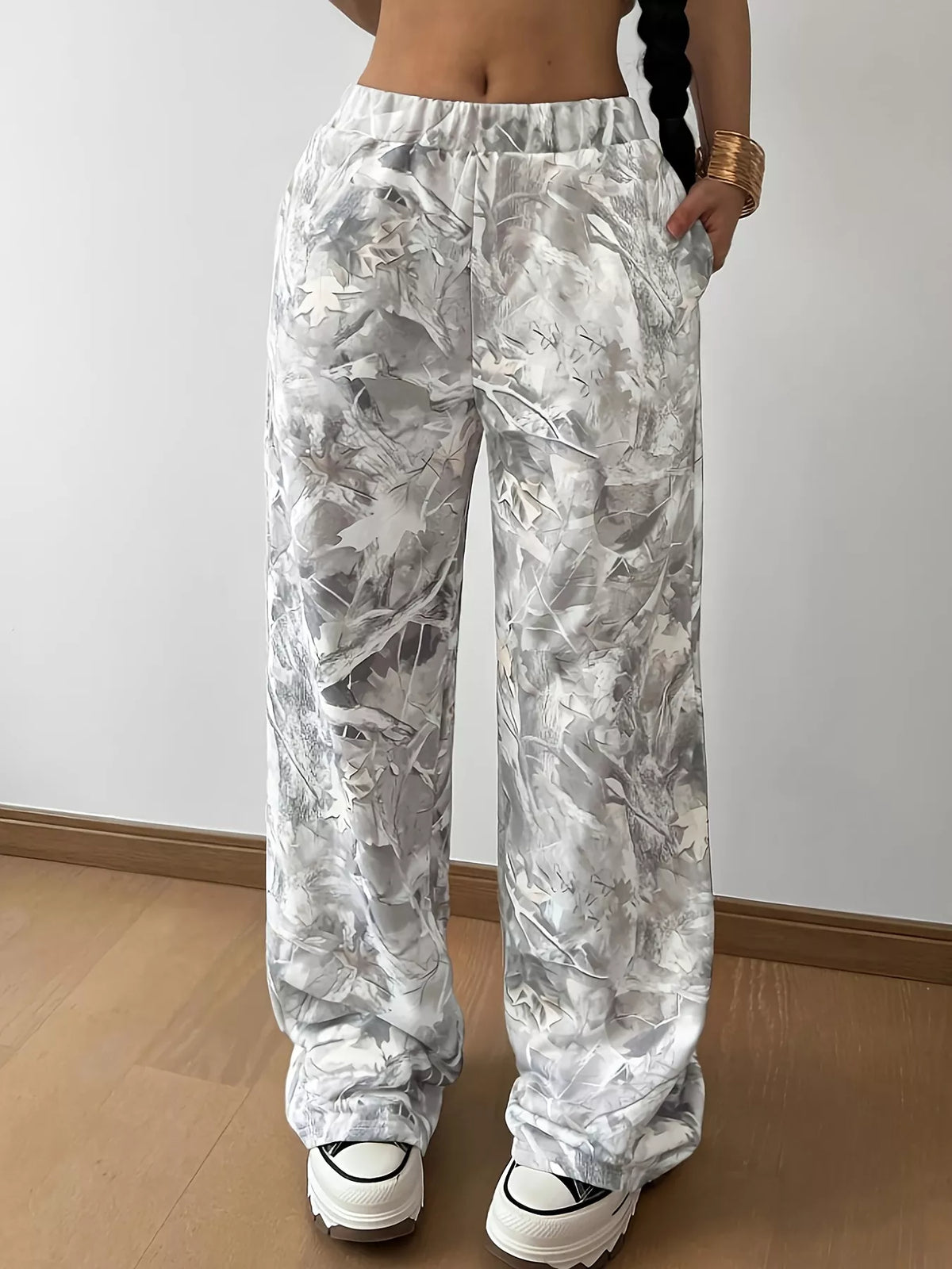 Gray and white wide-leg printed pants