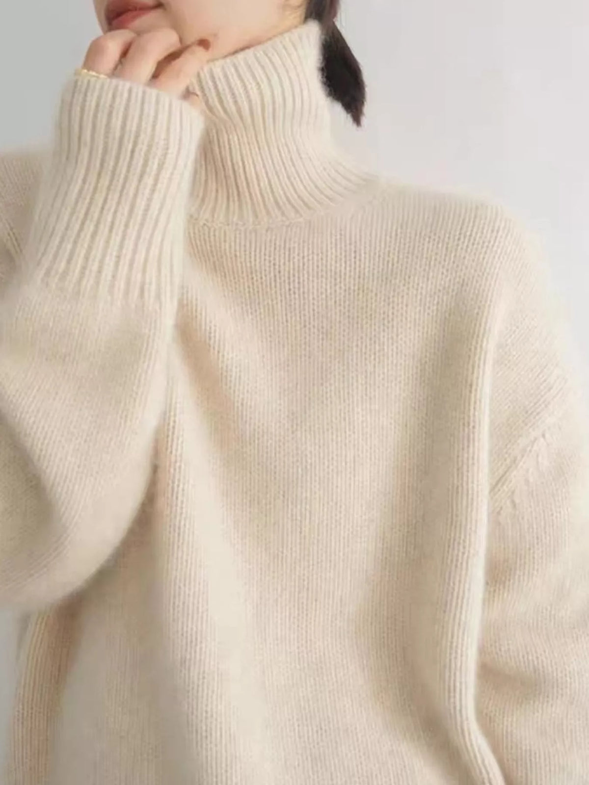 Turtleneck sweater, cream neckline detail