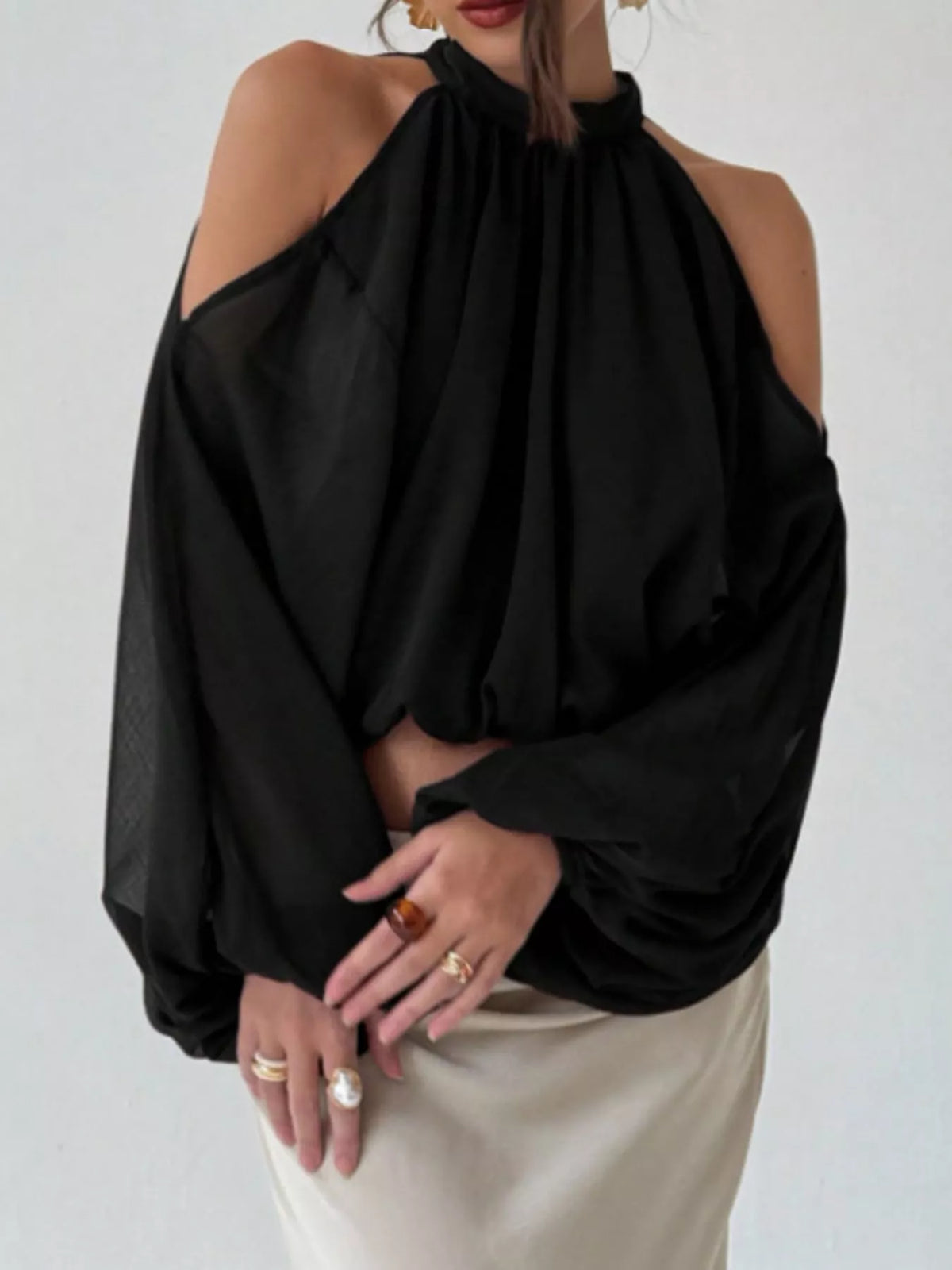 Cold-shoulder blouse, black front