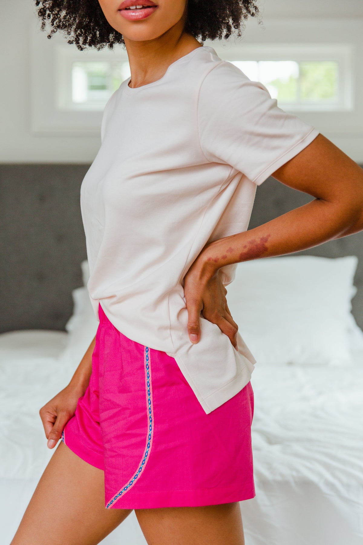 Pink poplin shorts with contrast trim and white tee, detail view