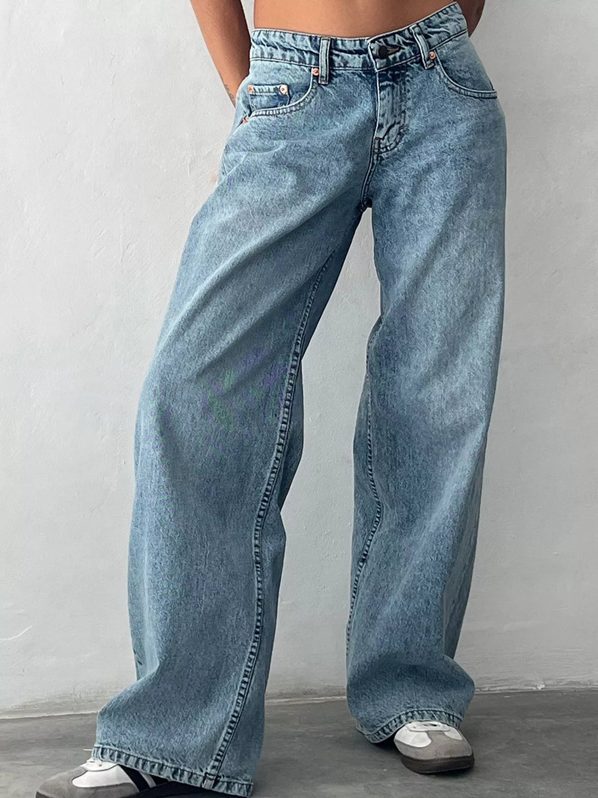 Wide-Leg Vintage Wash Jeans in light blue, front view