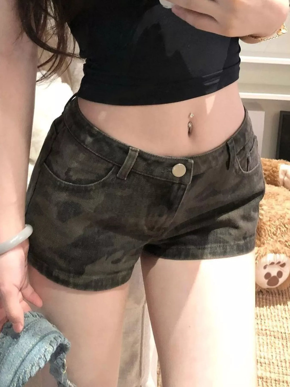 Camouflage shorts, garment detail