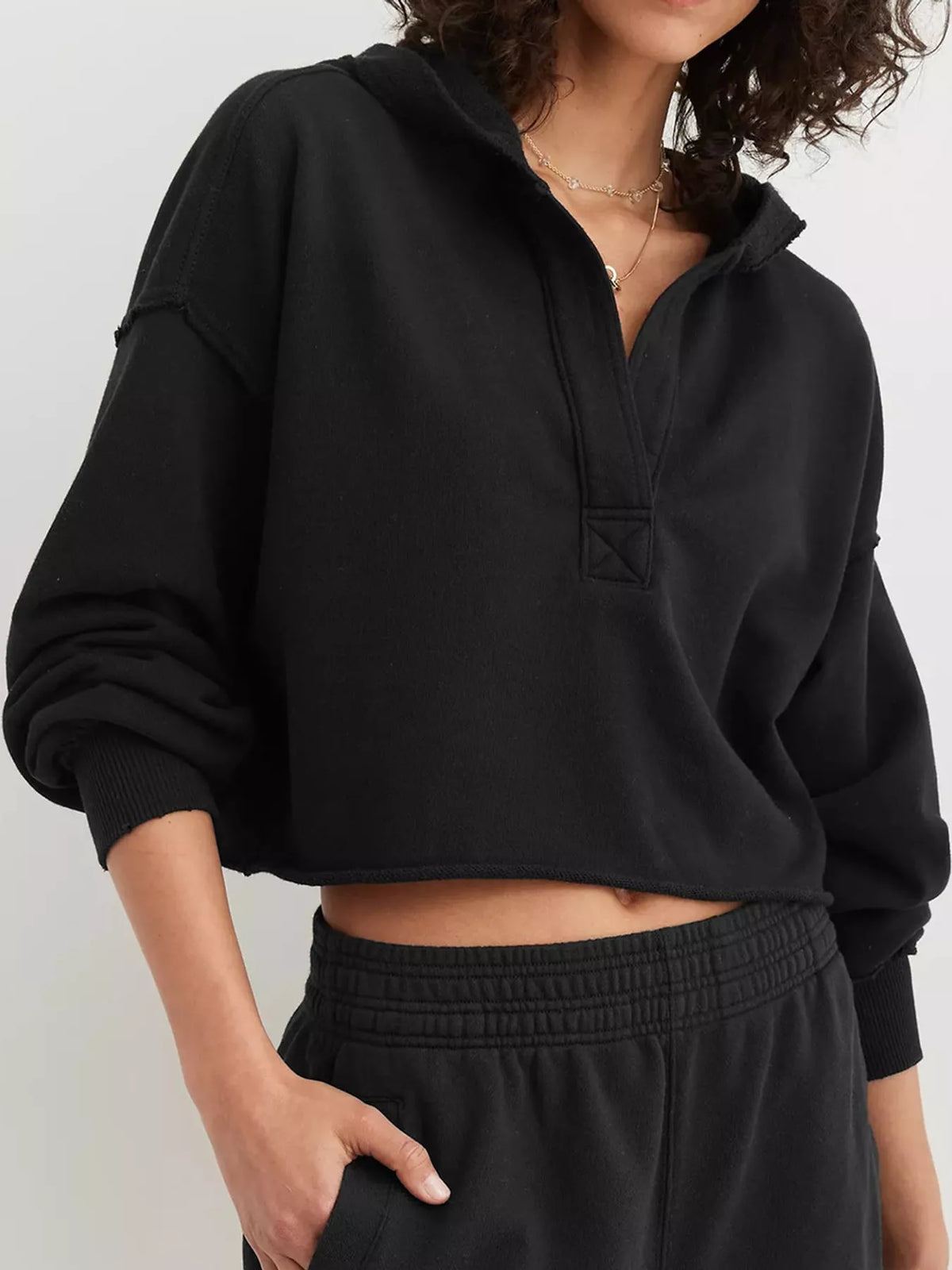 Cropped hoodie, black front