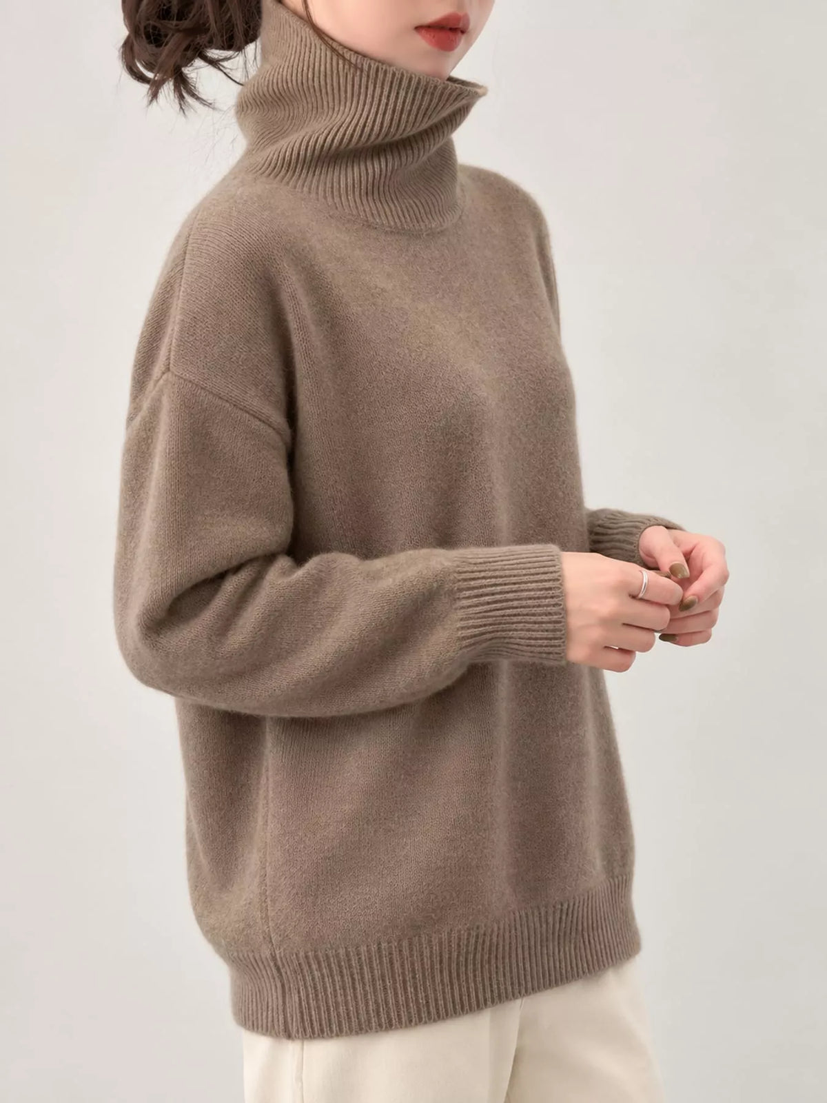 Turtleneck sweater, brown side