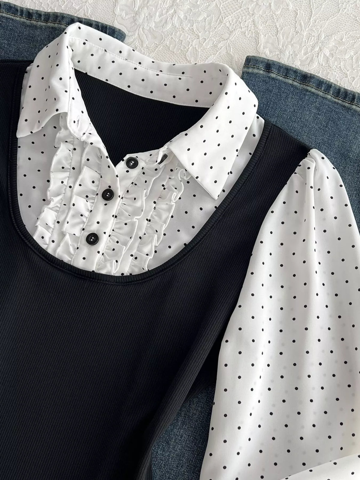 Polka-dot blouse, collar detail