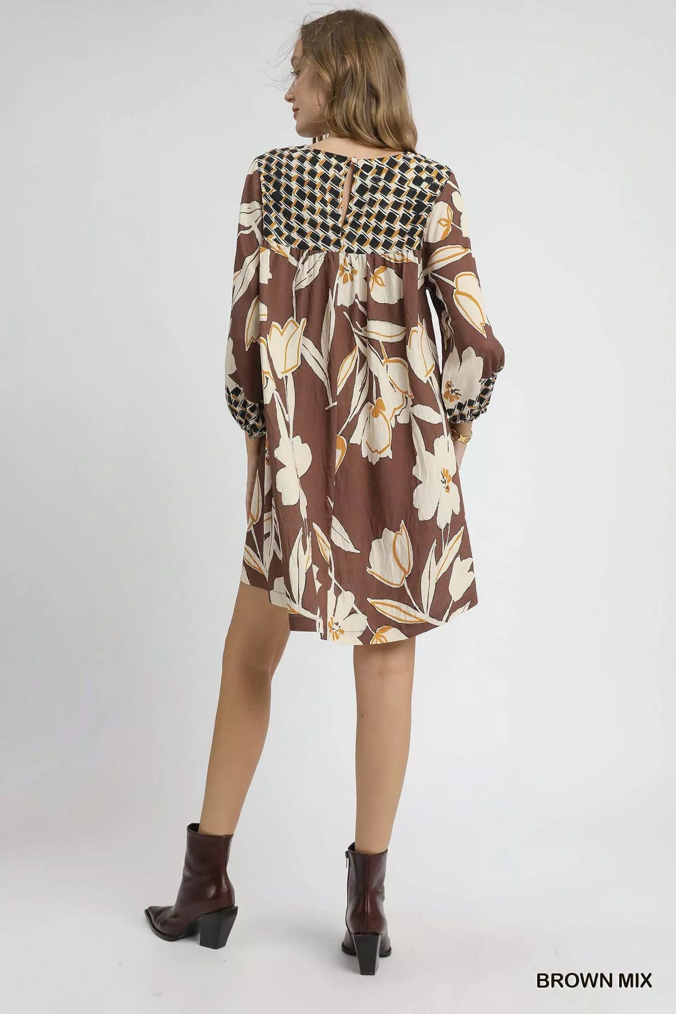 Women's apparel – product view 3