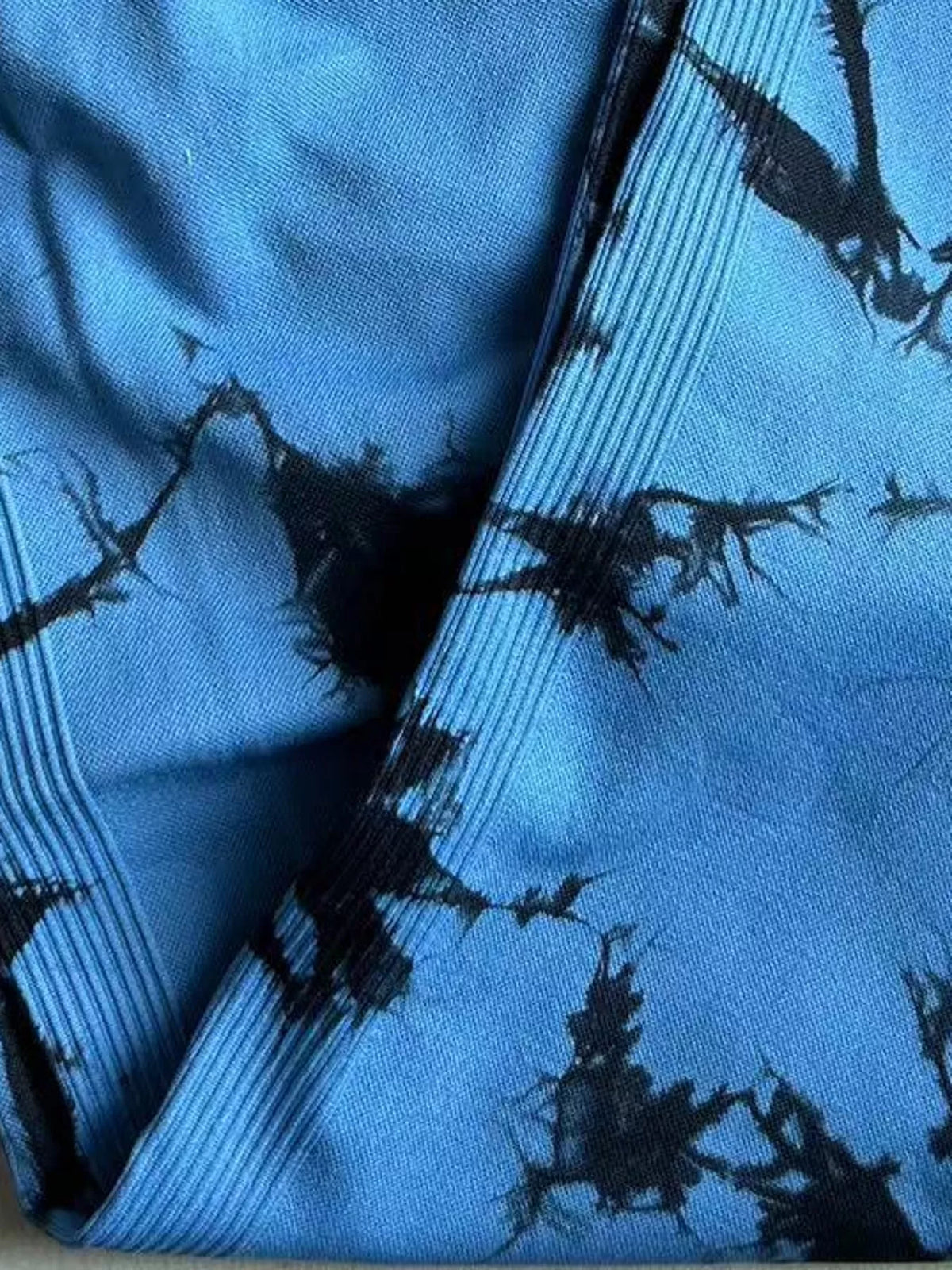 Sky Blue high-waisted tie dye seamless active leggings, detail view