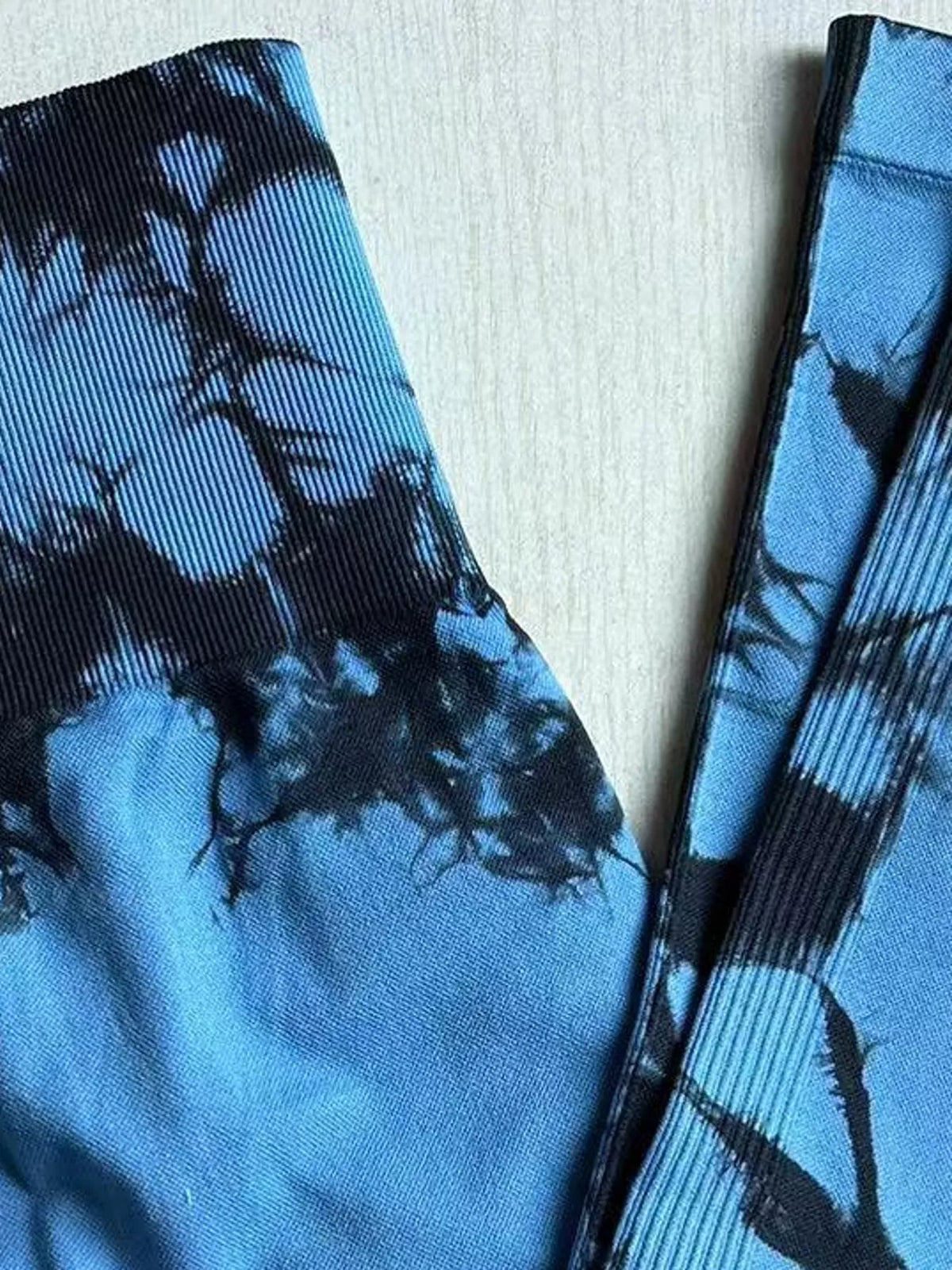 Sky Blue high-waisted tie dye seamless active leggings, detail view