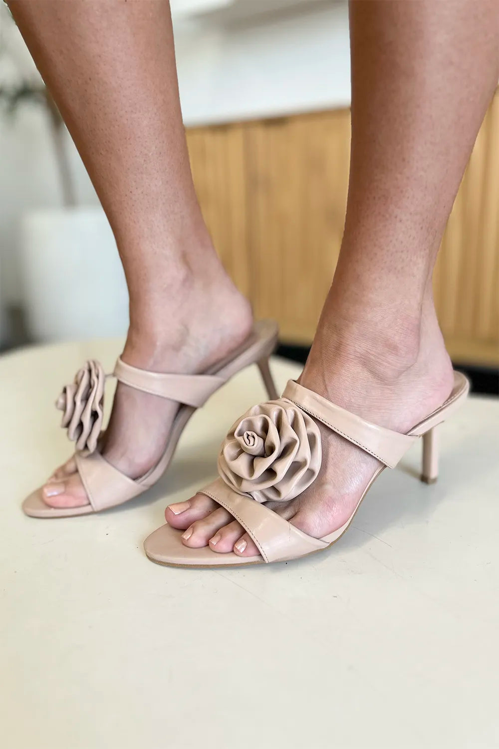 Women's apparel – product view 4