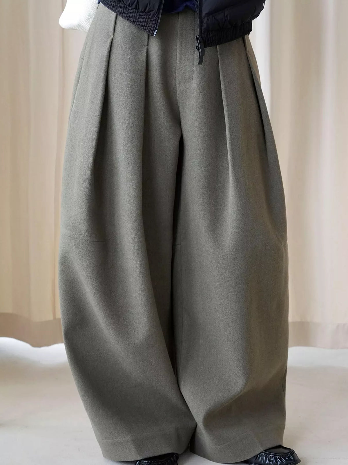 Pleated Wide-Leg Pants in gray-green, front view