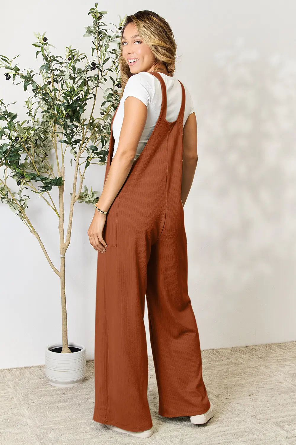 Women's apparel – product view 17
