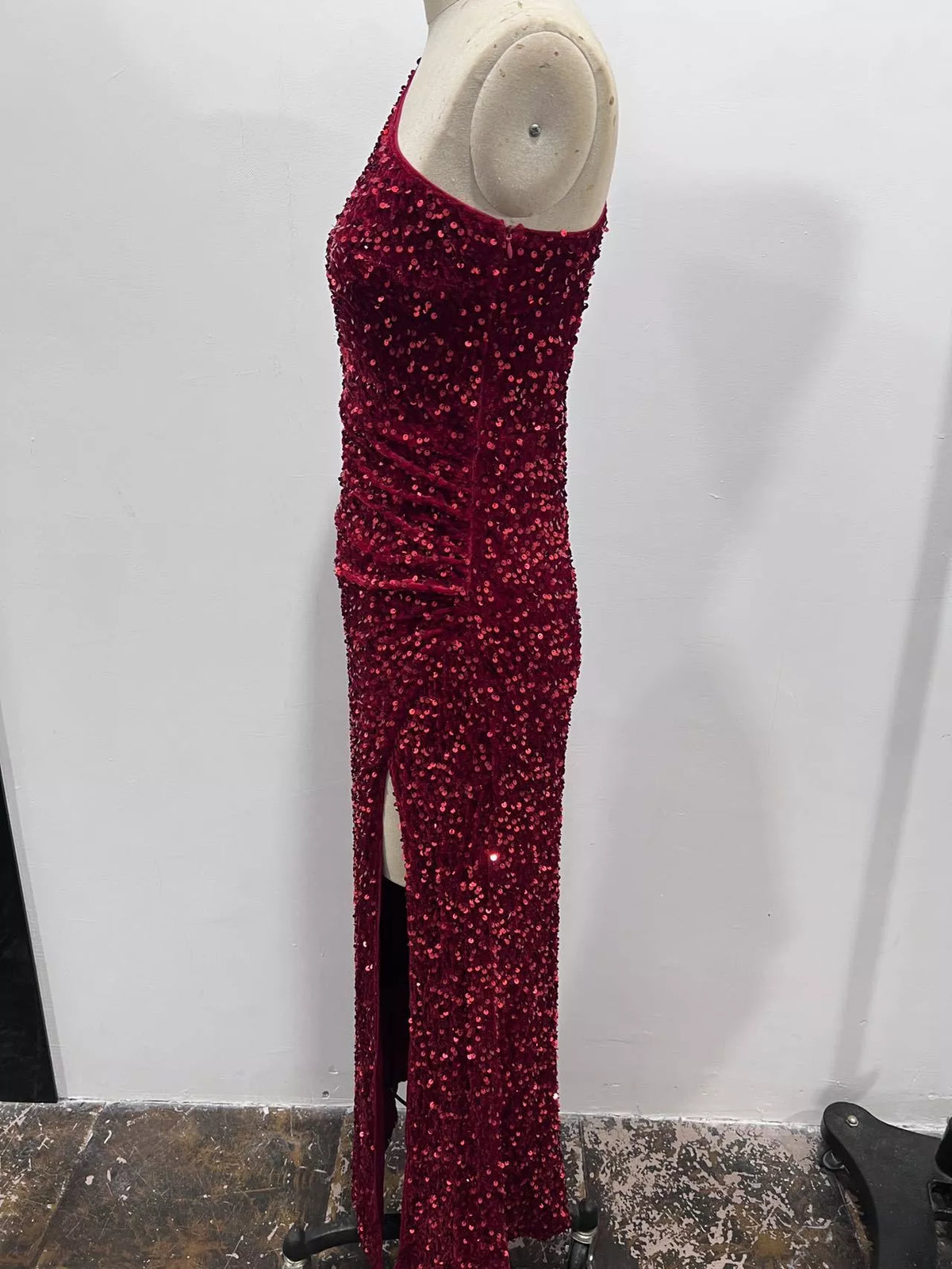 Sequin maxi dress, red mannequin side