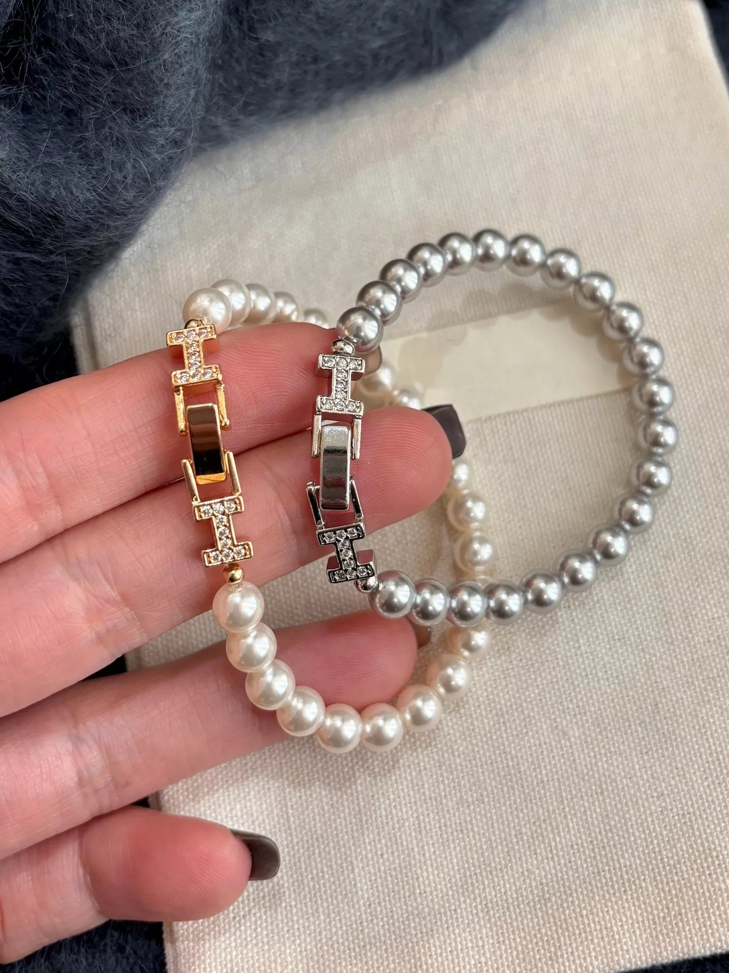 Trendsi Pearl Double H Buckle Bracelet -