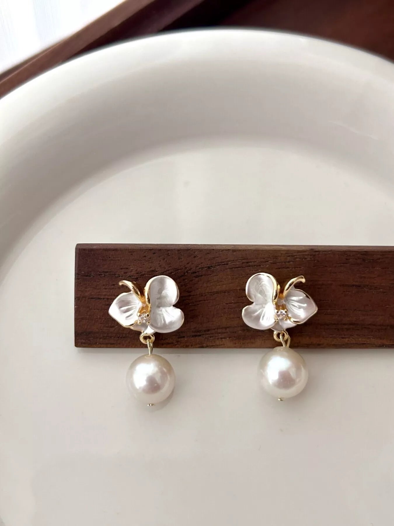 Trendsi Floral Pearl Drop Earrings -