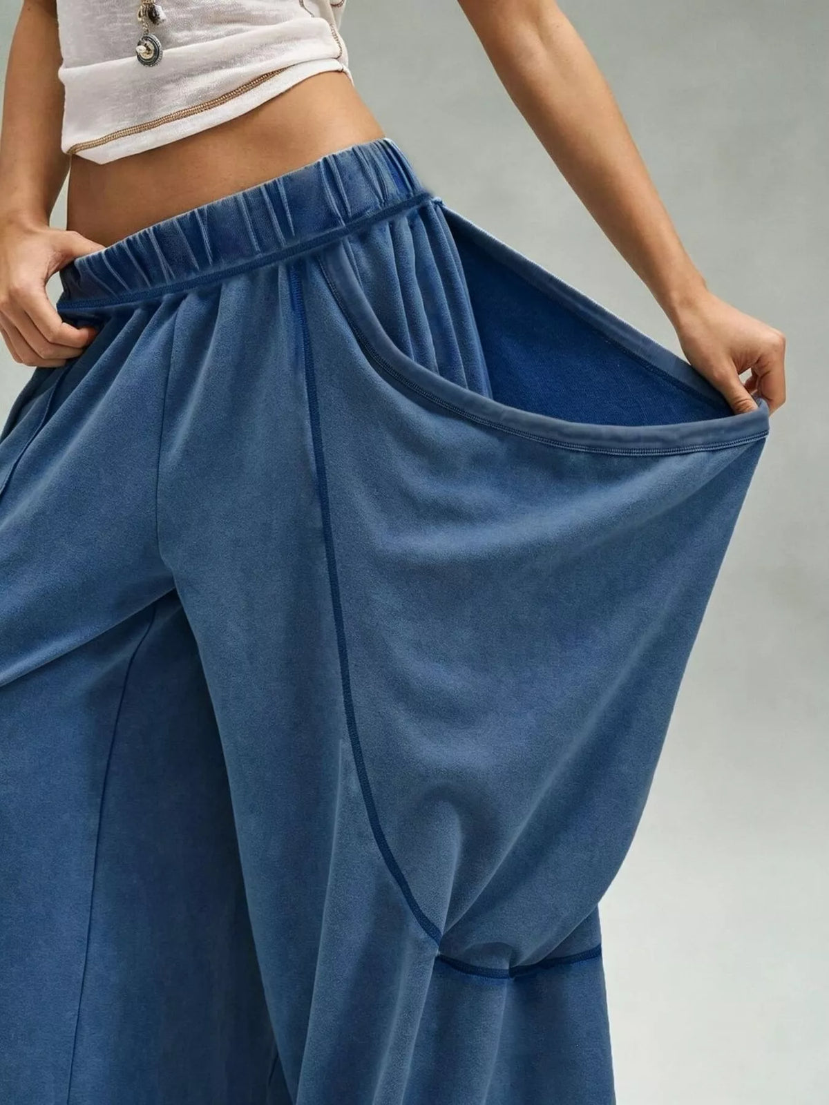 Blue wide-leg cargo pants, side pocket close-up