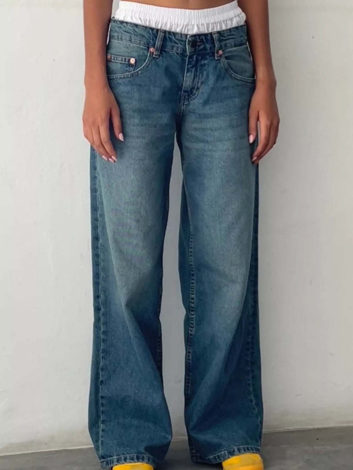 Wide-Leg Vintage Wash Jeans in washed blue, front view