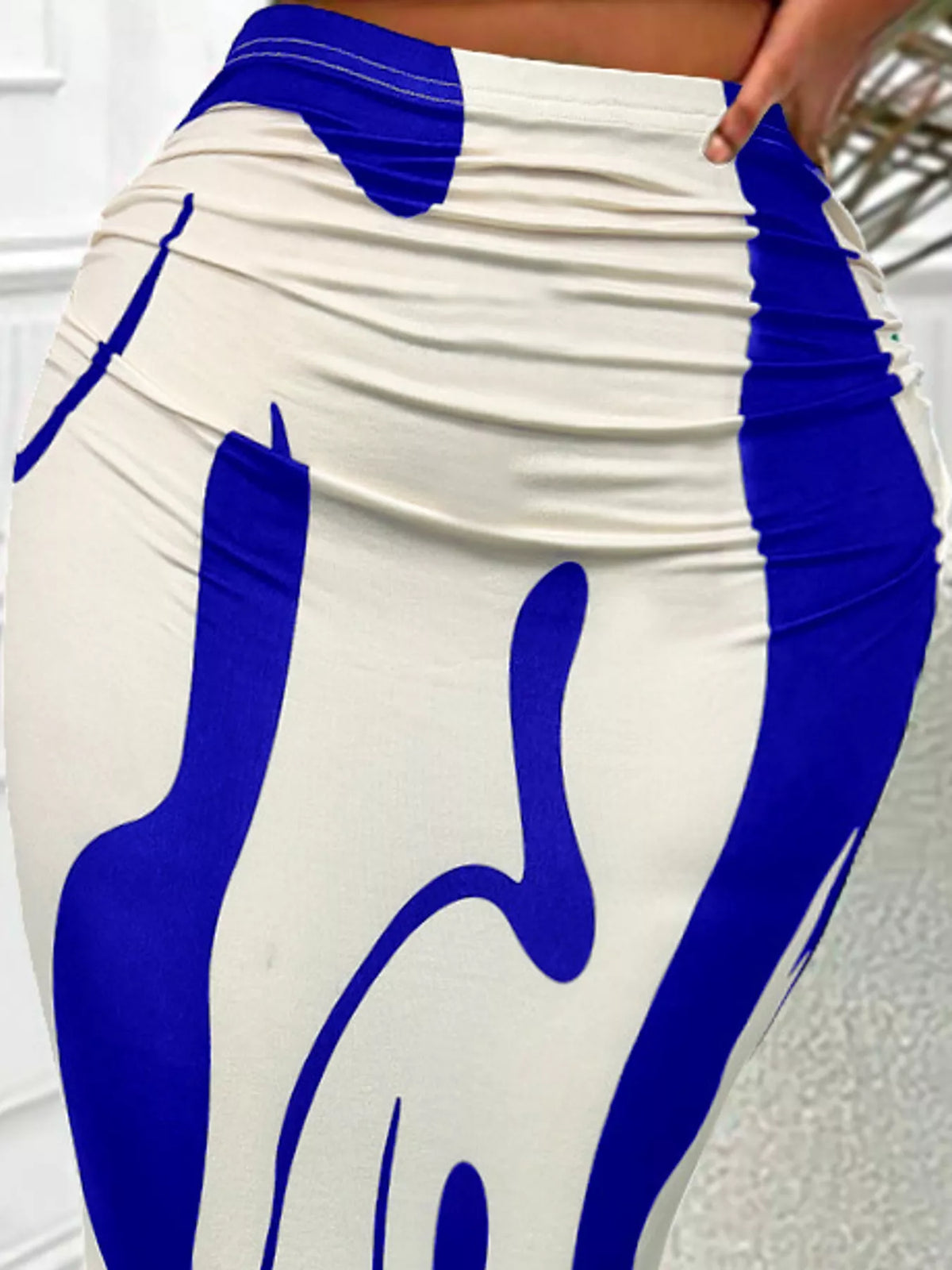 Blue high-waisted ruched printed maxi skirt