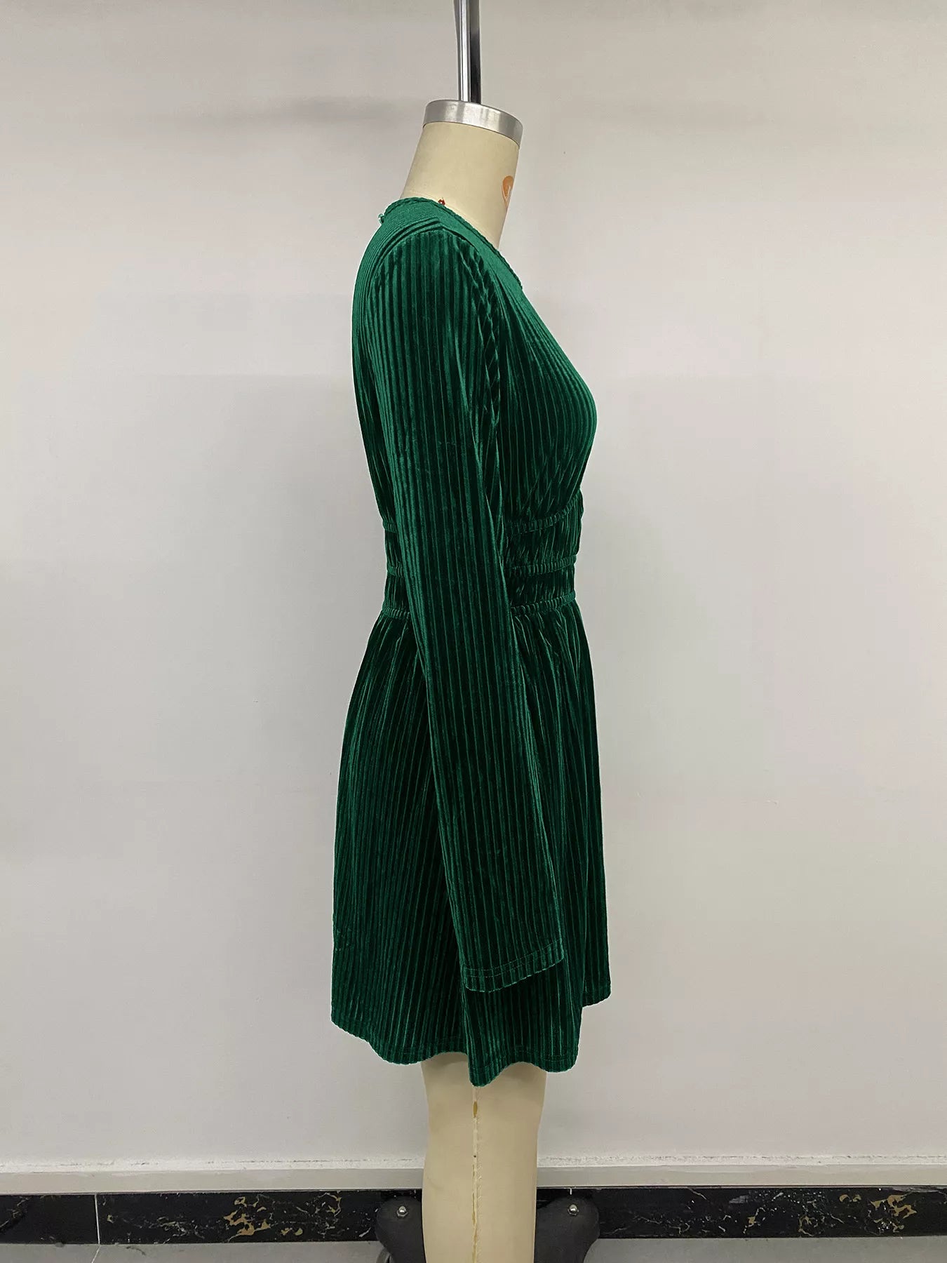 Trendsi Ribbed Keyhole Long Sleeve Mini Dress -