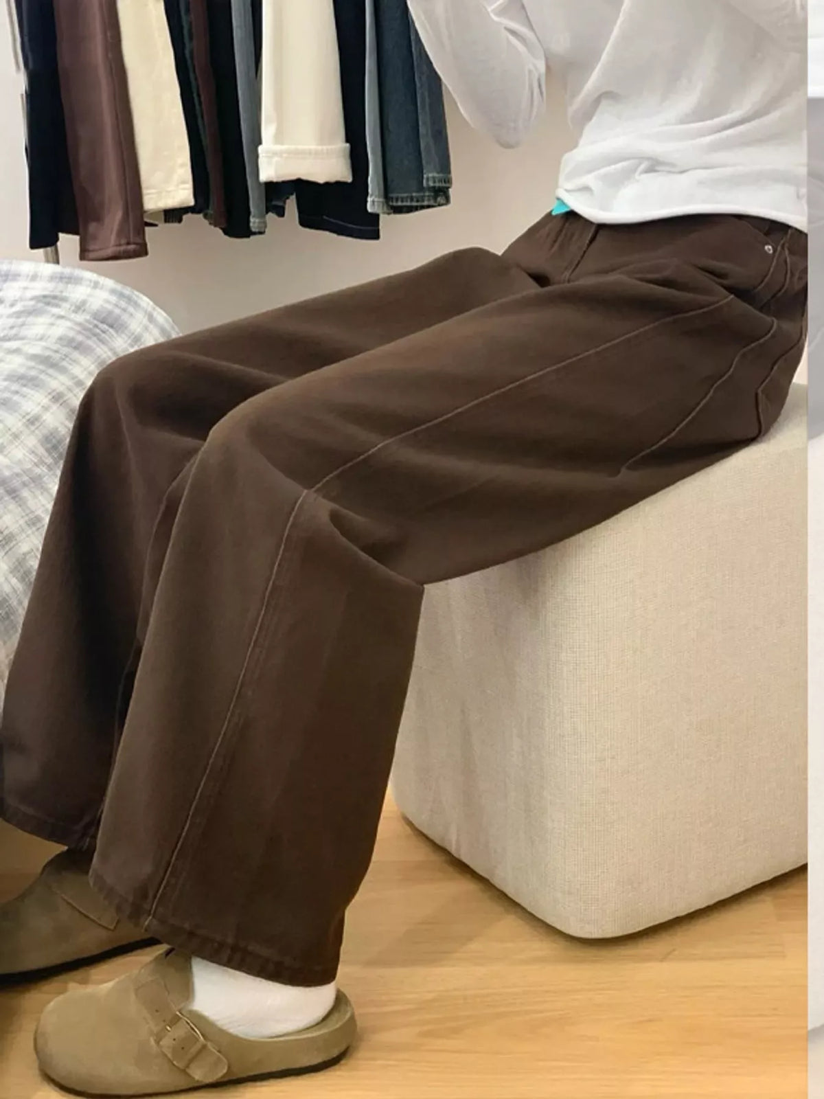 Wide-Leg Jeans with Pockets in chocolate