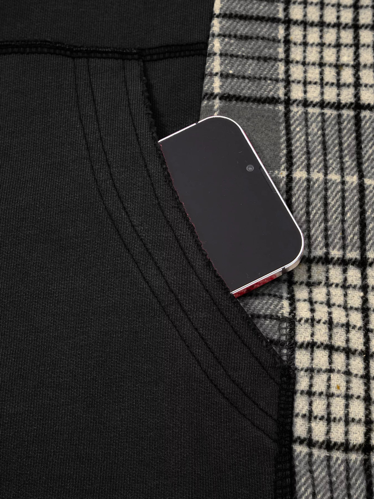 Plaid-sleeve hoodie, black pocket opening