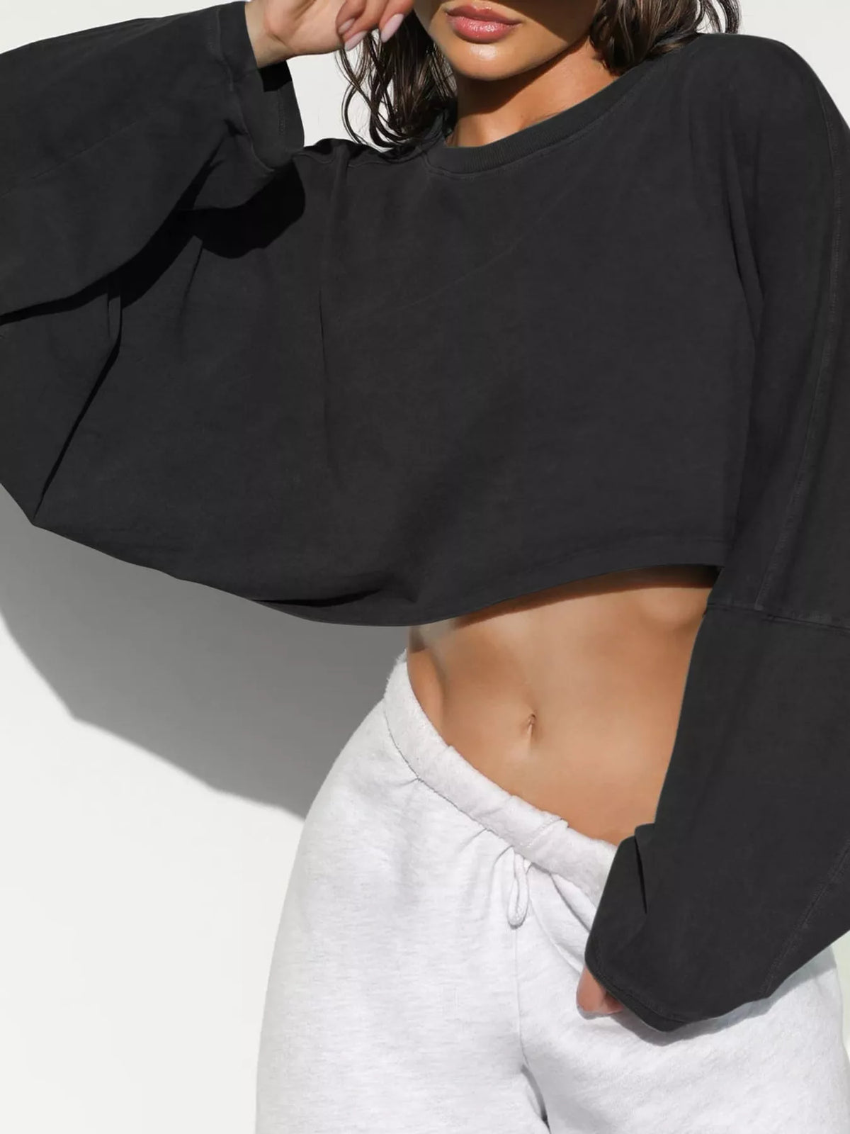 Cropped Sweatshirt in black, front view
