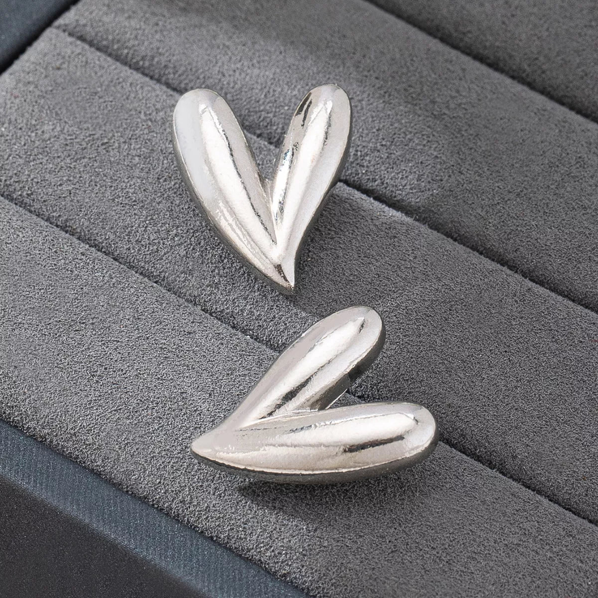 Trendsi 4 Pair Heart Stud Earrings -