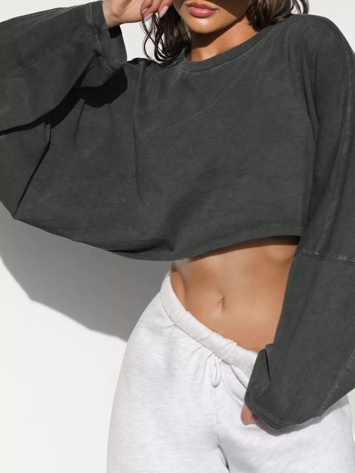 Cropped Sweatshirt in dark gray, front view