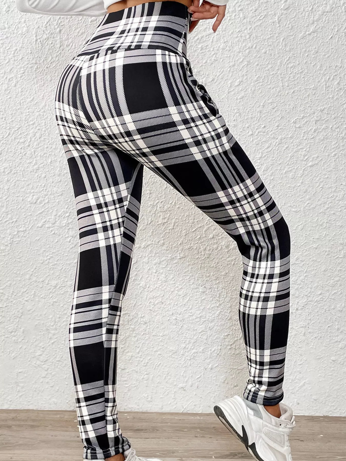 Plaid leggings, black and white back