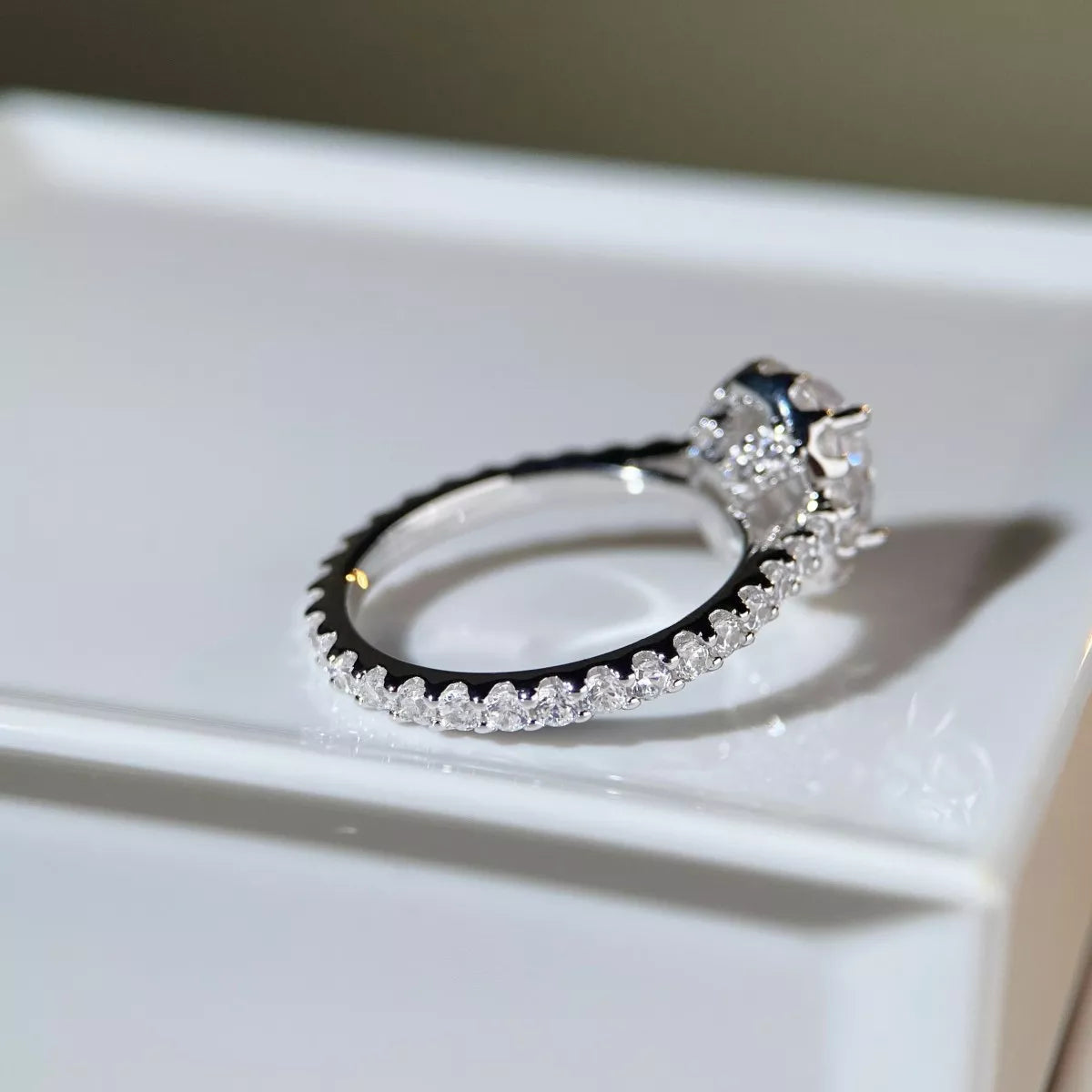 Trendsi 1.5 Carat Moissanite 925 Sterling Silver Oval Ring -